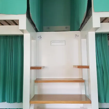 Conde Surf Camp - Capsule Beds Mixed Dorm Hostel