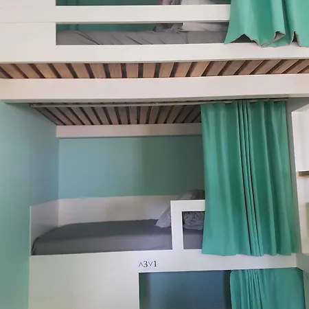 Hostel Conde Surf Camp - Capsule Beds Mixed Dorm *