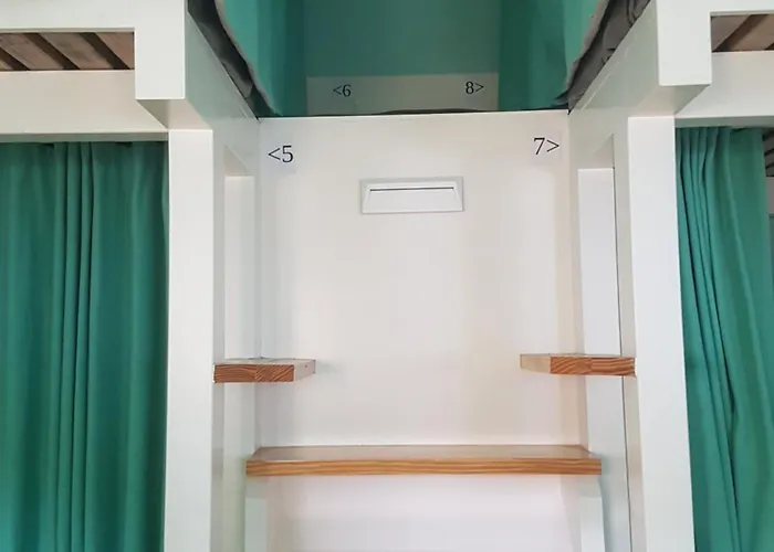 Conde Surf Camp - Capsule Beds Mixed Dorm אכסניה