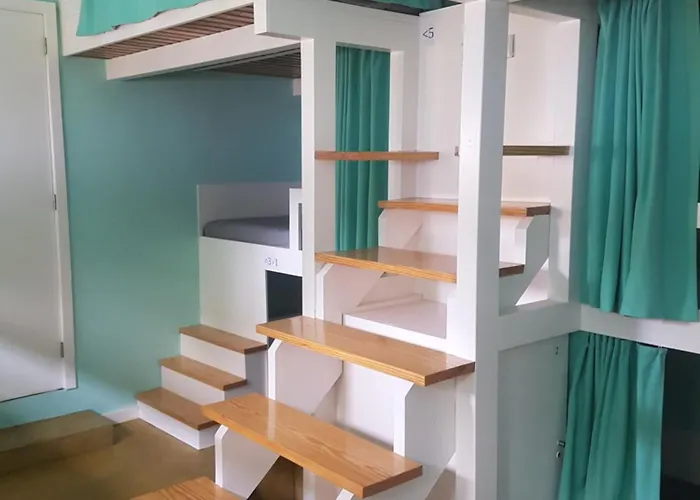 Hostel Conde Surf Camp - Capsule Beds Mixed Dorm