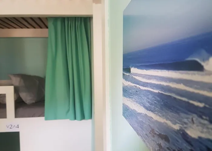 Conde Surf Camp - Capsule Beds Mixed Dorm אכסניה וילה דו קונדה