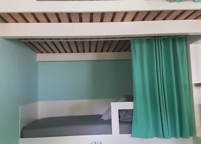 Hostel Conde Surf Camp - Capsule Beds Mixed Dorm *